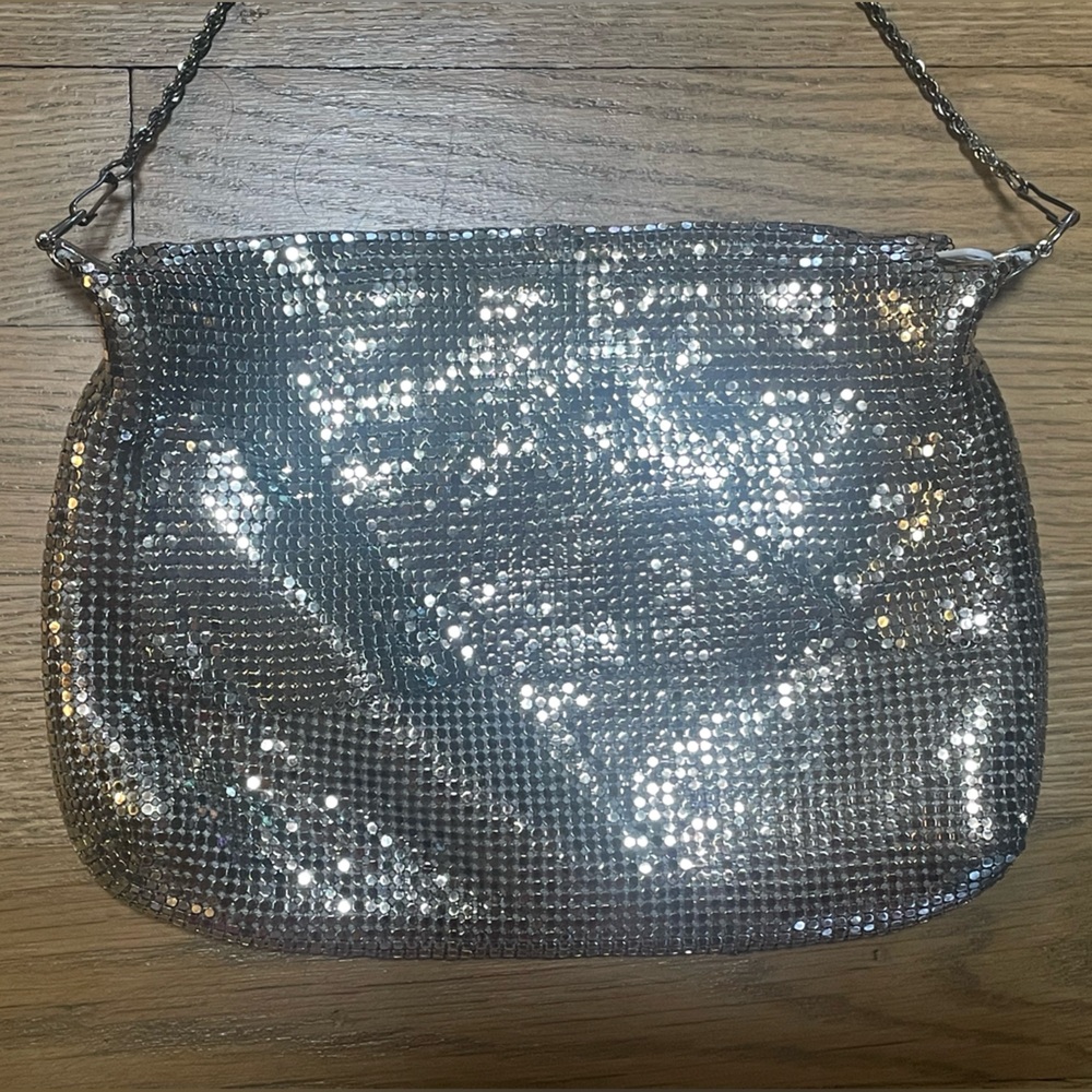 Silver Mesh Chainmail Crossbody Shoulder Bag w/ Zipper & overlapping closure!